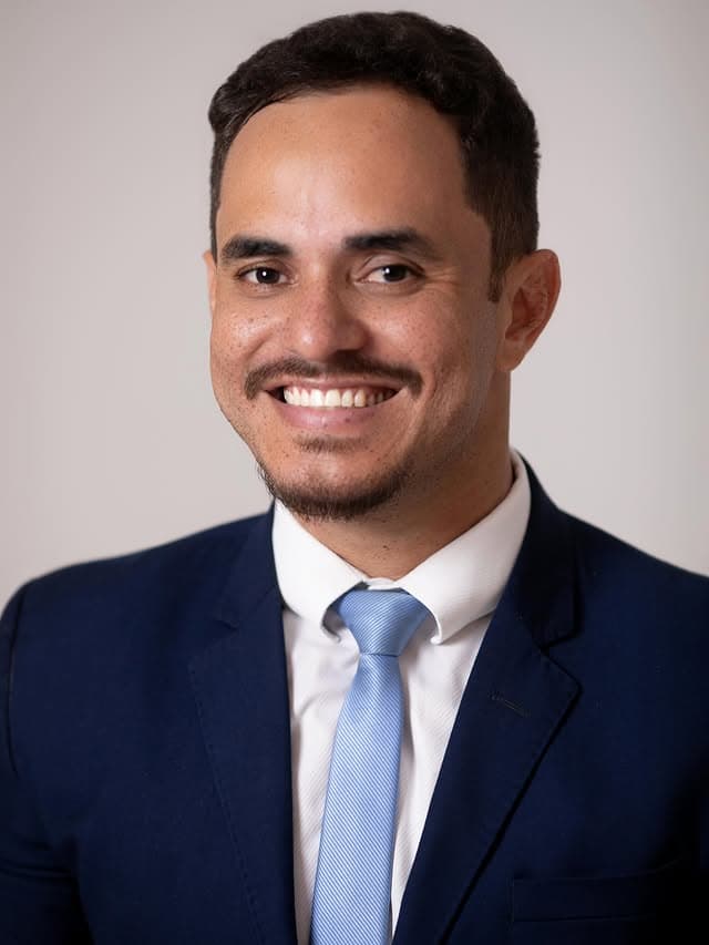 Dr. Eduardo Bremer em retrato profissional
